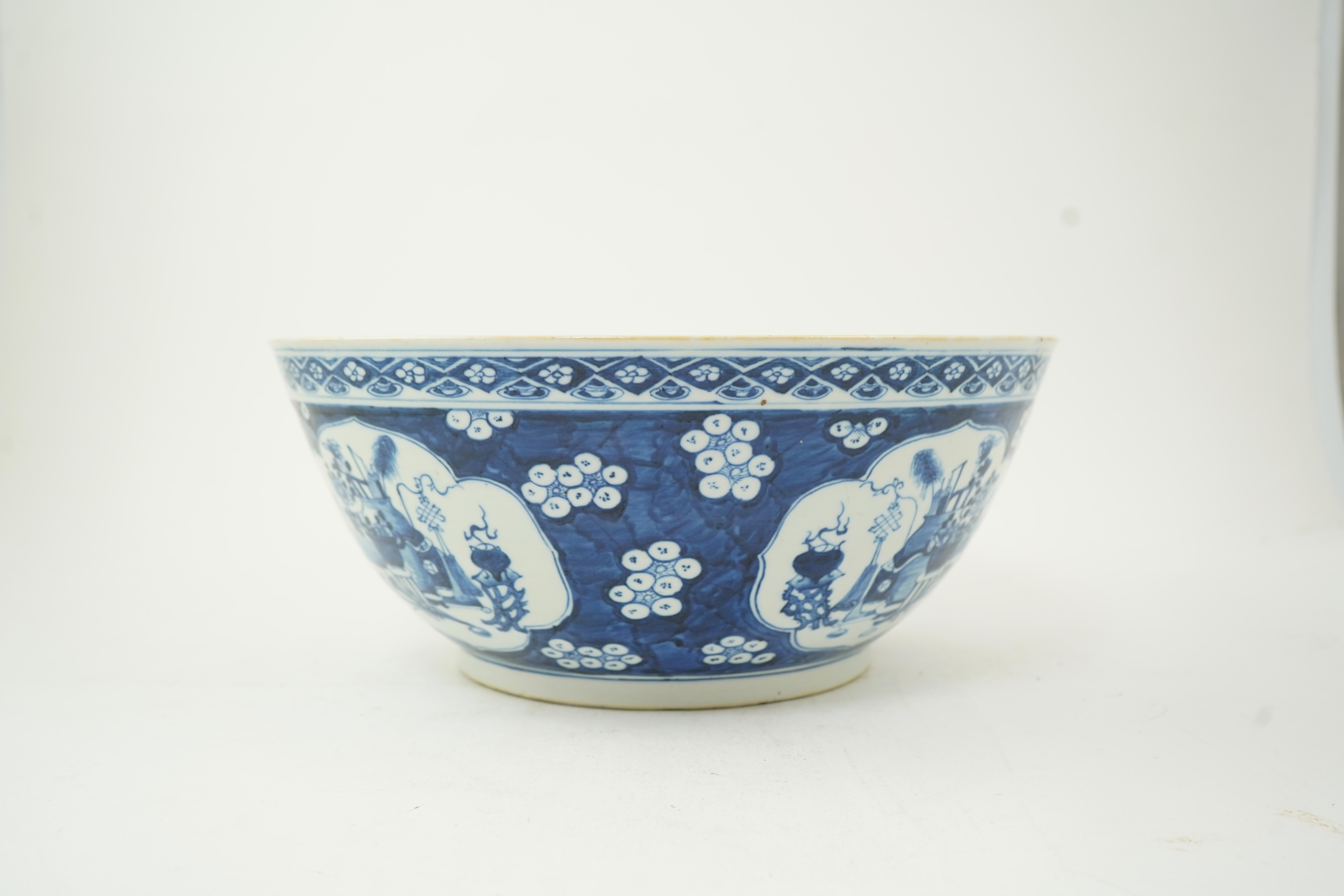 A large Chinese blue and white ‘Antiques’ bowl, mid 19th century